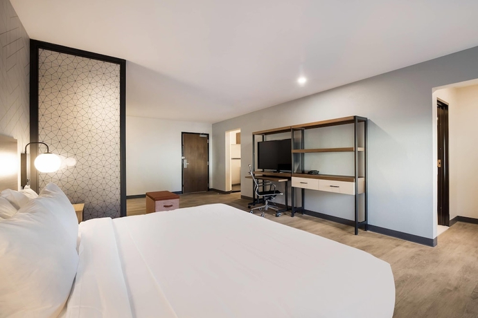Imagen de la habitación del Hotel Everhome Suites Corona. Foto 8