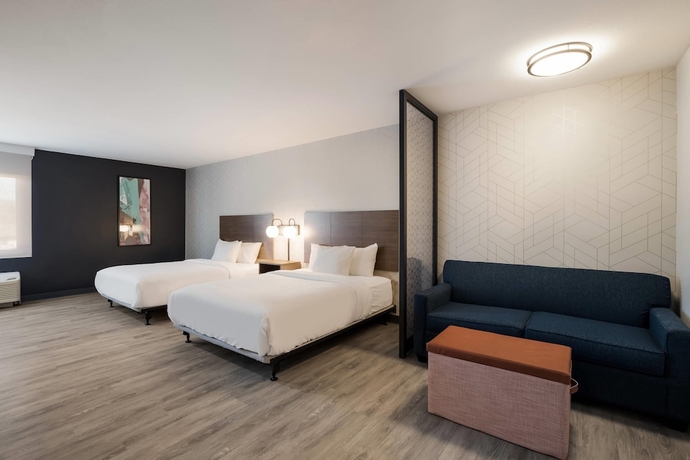 Imagen de la habitación del Hotel Everhome Suites Corona. Foto 10