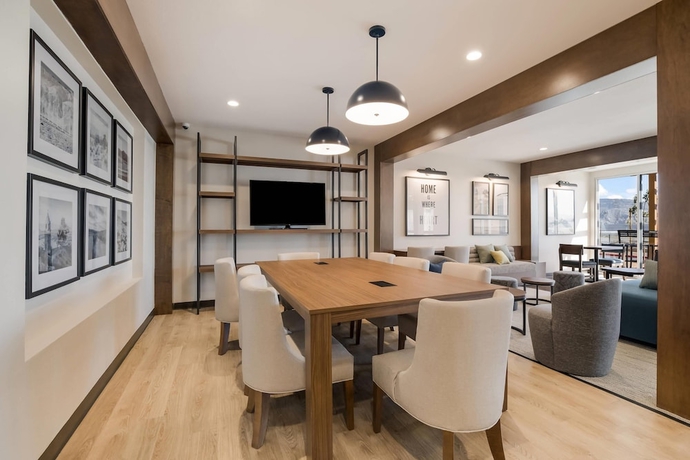 Imagen de los interiores del Hotel Everhome Suites Corona. Foto 16