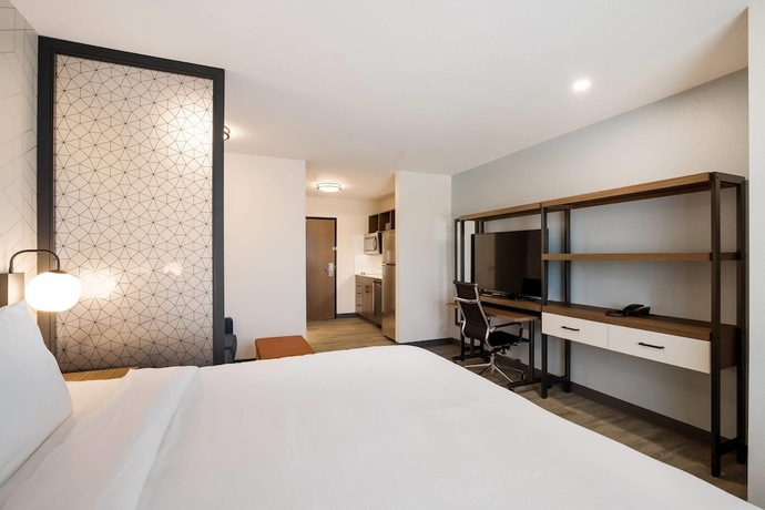 Imagen de la habitación del Hotel Everhome Suites Corona. Foto 11