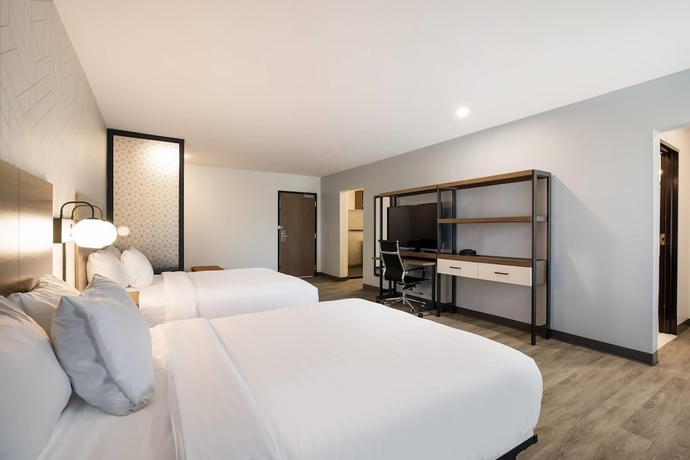 Imagen de la habitación del Hotel Everhome Suites Corona. Foto 12