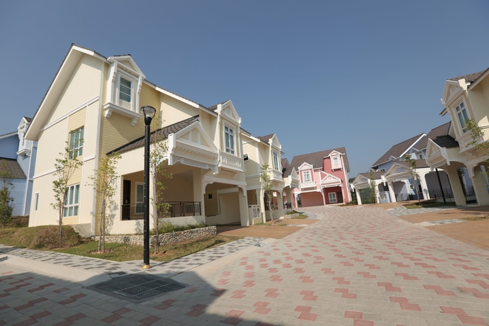 Imagen de los exteriores del Hotel Everia Villas Resort. Foto 13