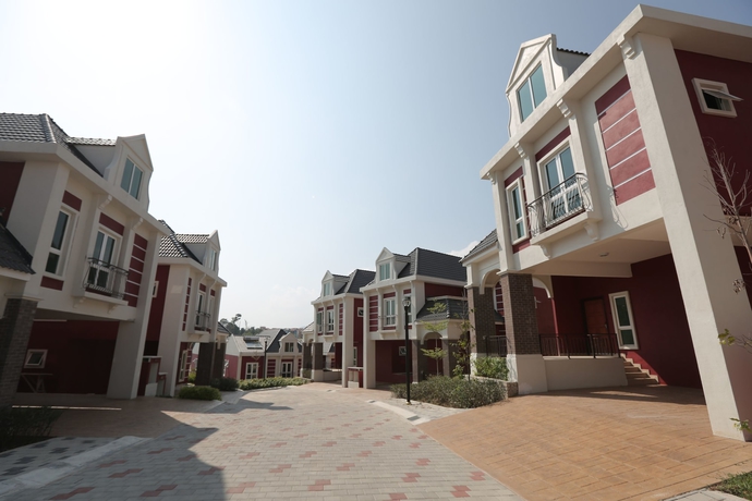 Imagen de los exteriores del Hotel Everia Villas Resort. Foto 16