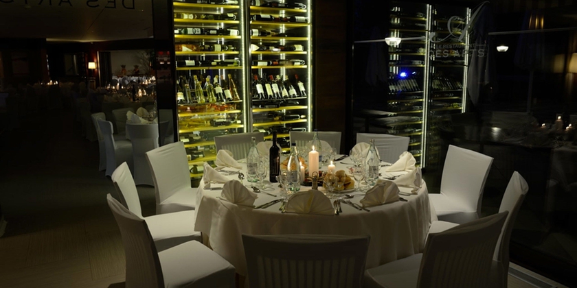 Imagen de los interiores del Hotel Everness and Resort. Foto 12