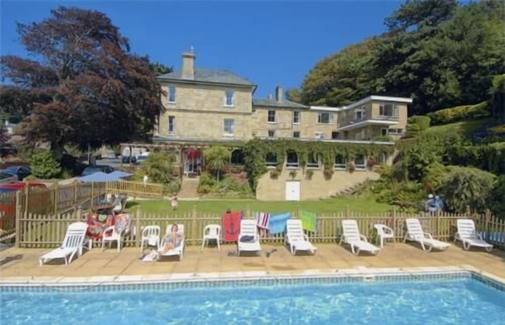 Imagen de la piscina del Hotel Eversley. Foto 16