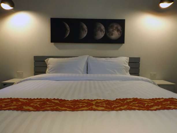 Imagen de la habitación del Hotel Every Surawong. Foto 7