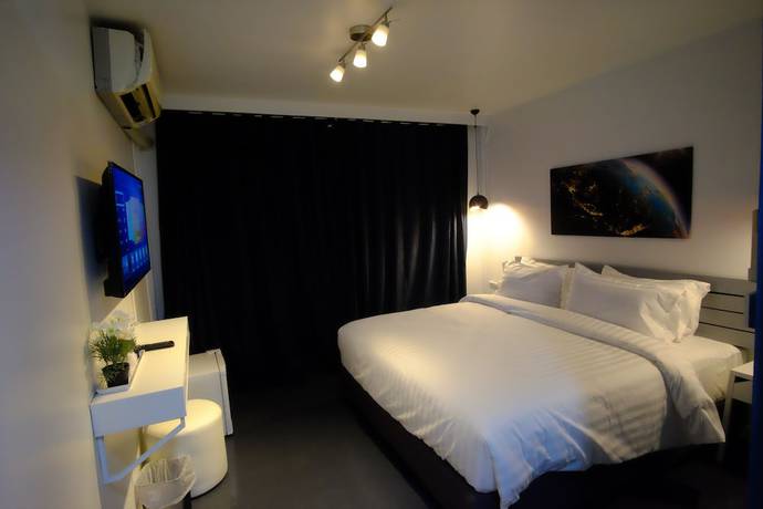 Imagen de la habitación del Hotel Every Surawong. Foto 12