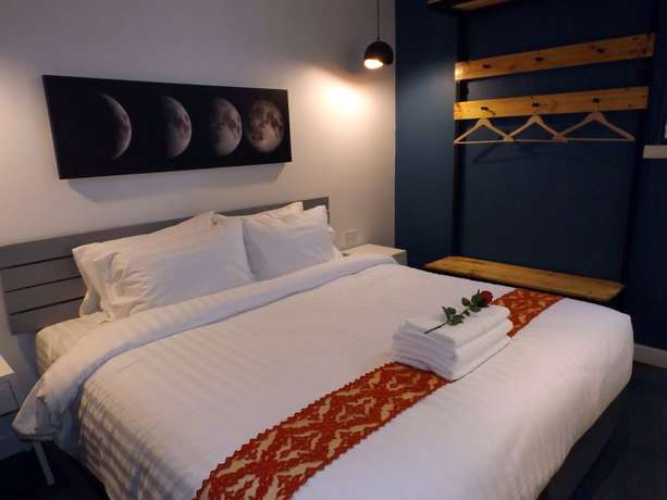 Imagen de la habitación del Hotel Every Surawong. Foto 13