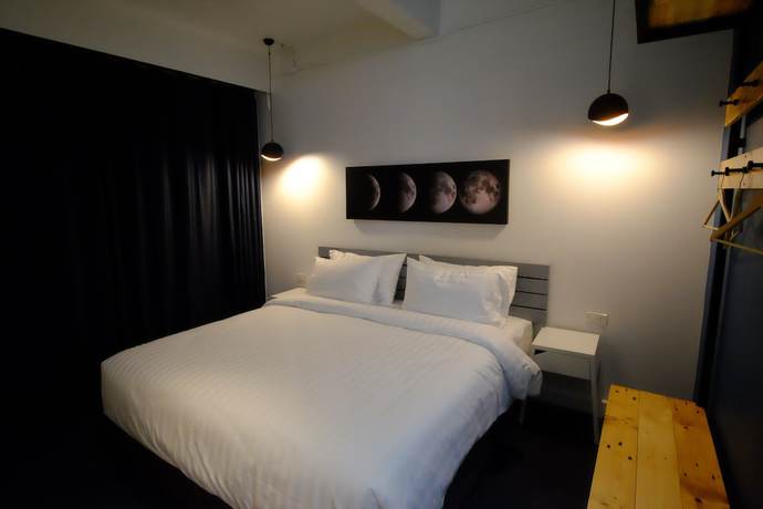 Imagen de la habitación del Hotel Every Surawong. Foto 16