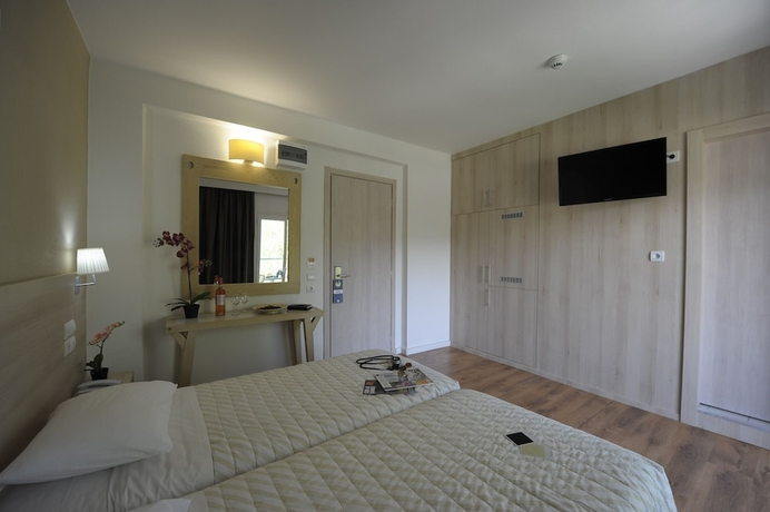 Imagen de la habitación del Hotel Evia Riviera Resort. Foto 5