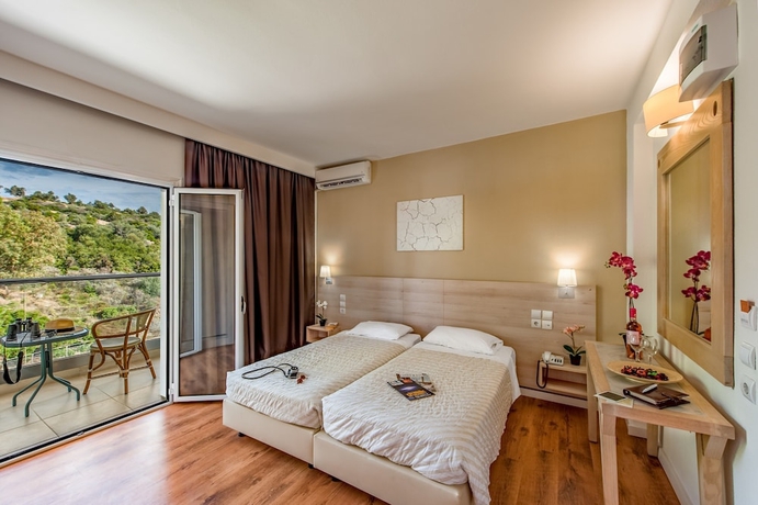 Imagen de la habitación del Hotel Evia Riviera Resort. Foto 13