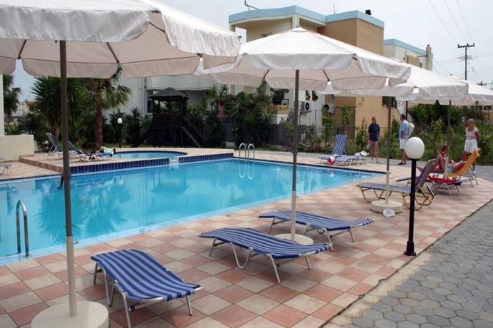 Imagen general del Hotel Evilion Apartments. Foto 3