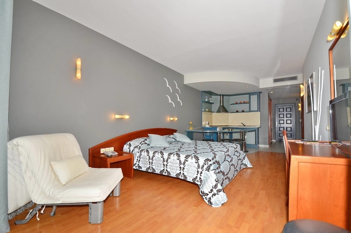 Imagen de la habitación del Hotel Evilion Sea and Sun. Foto 3