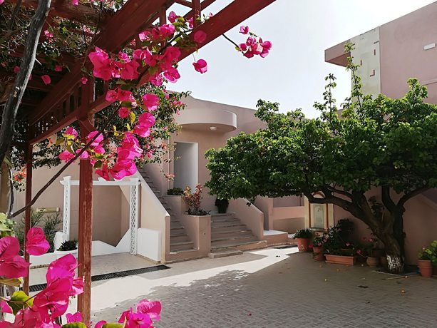 Imagen de los exteriores del Hotel Evina Rooms and Suites. Foto 14