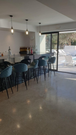 Imagen del bar/restaurante del Hotel Evita Blue. Foto 4