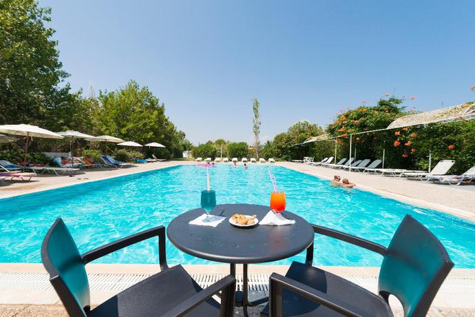 Imagen del bar/restaurante del Hotel Evita Elite. Foto 4