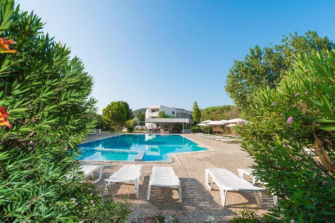 Imagen de la piscina del Hotel Evita Elite. Foto 13