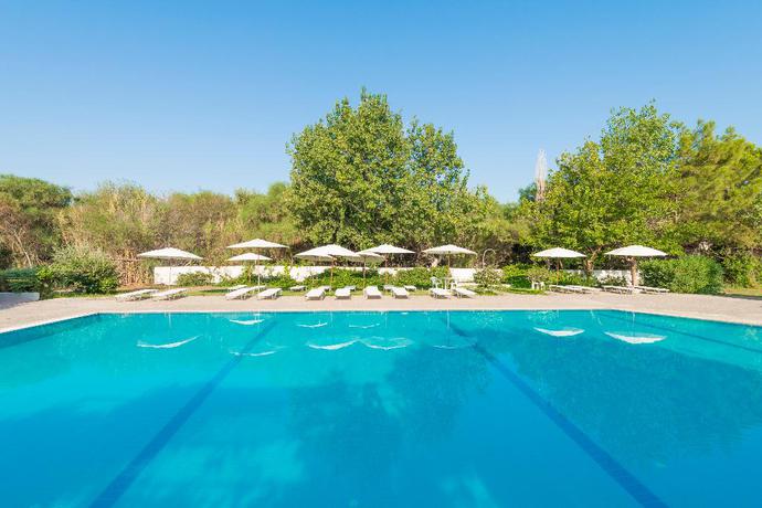 Imagen de la piscina del Hotel Evita Elite. Foto 14