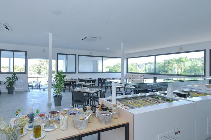 Imagen del bar/restaurante del Hotel Evita Mare. Foto 3