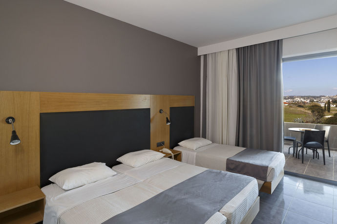 Imagen de la habitación del Hotel Evita Resort. Foto 10