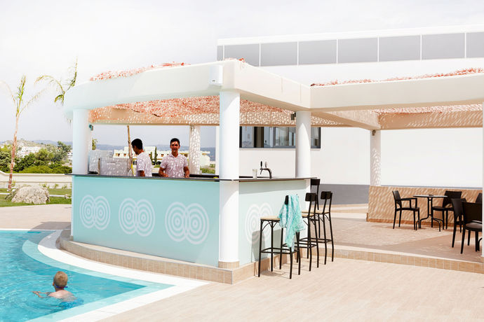 Imagen de la piscina del Hotel Evita Resort. Foto 16