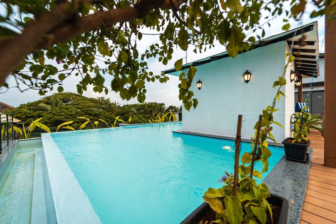 Imagen de la piscina del Hotel Evoke Premium Candolim North Goa. Foto 19