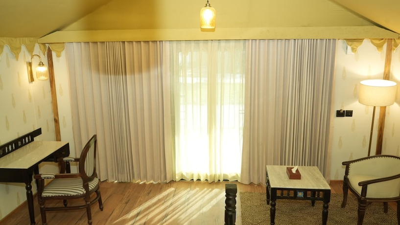 Imagen de la habitación del Hotel Evoke Rambagh Ayodhya. Foto 11