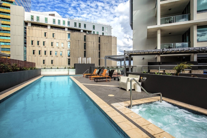 Imagen de la piscina del Hotel Evolution Apartments. Foto 15