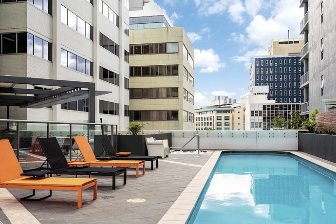 Imagen de la piscina del Hotel Evolution Apartments. Foto 16