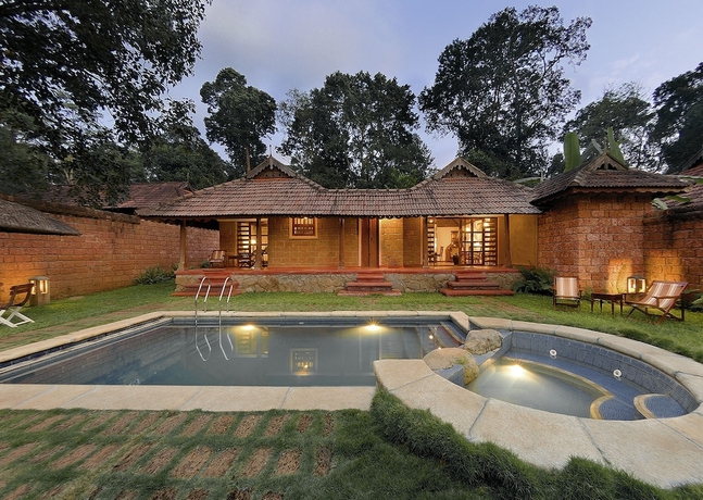 Imagen de la piscina del Hotel Evolve Back, Coorg. Foto 15