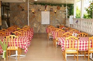 Imagen del bar/restaurante del Hotel Evren. Foto 2