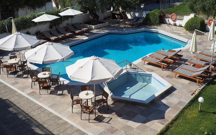 Imagen de la piscina del Hotel Evridiki, Fourka. Foto 10