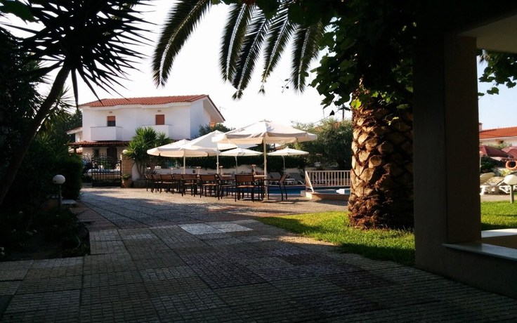 Imagen de los exteriores del Hotel Evridiki, Fourka. Foto 8