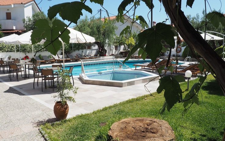 Imagen de la piscina del Hotel Evridiki, Fourka. Foto 12