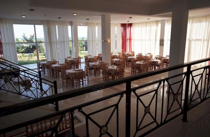 Imagen del bar/restaurante del Hotel Evripides Village. Foto 2