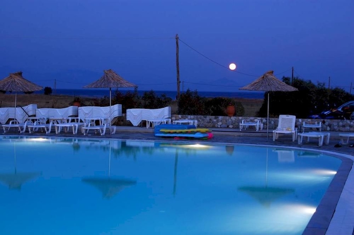 Imagen de la piscina del Hotel Evripides Village. Foto 13