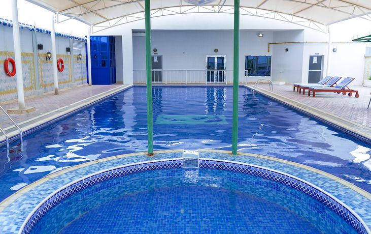 Imagen de la piscina del Hotel Ewan Sharjah. Foto 20