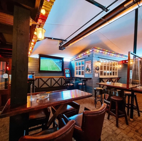 Imagen del bar/restaurante del Hotel Ewings Bar and Self-Catering Accommodation. Foto 2