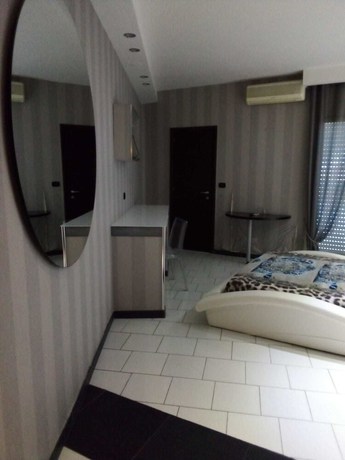 Imagen de la habitación del Hotel Exagon Flower. Foto 5