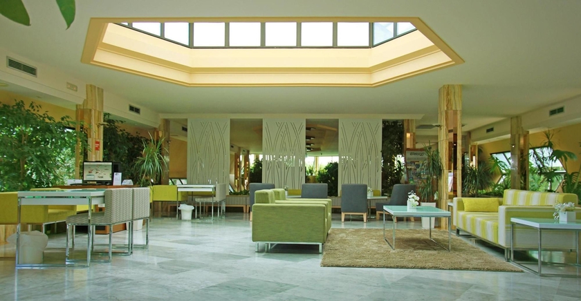 Imagen de los interiores del Hotel Exagon Park. Foto 16