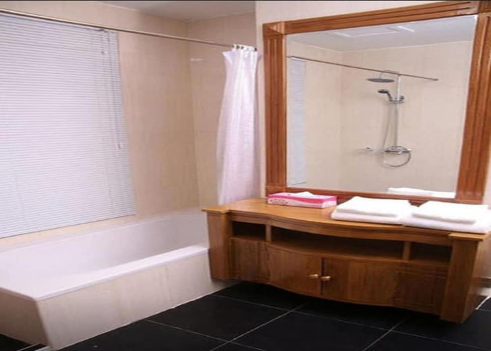 Imagen de la habitación del Hotel Excel Capital. Foto 18