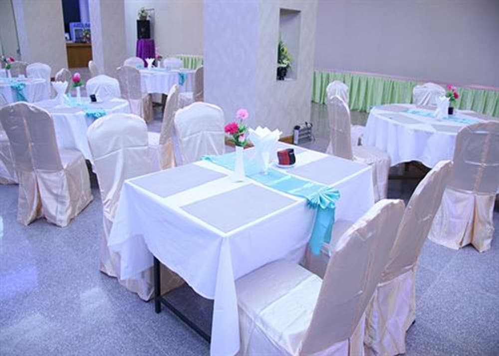 Imagen del bar/restaurante del Hotel Excel Capital. Foto 2