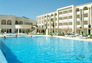 Imagen de la piscina del Hotel Excel. Foto 4