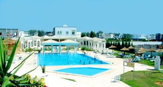 Imagen de la piscina del Hotel Excel. Foto 5