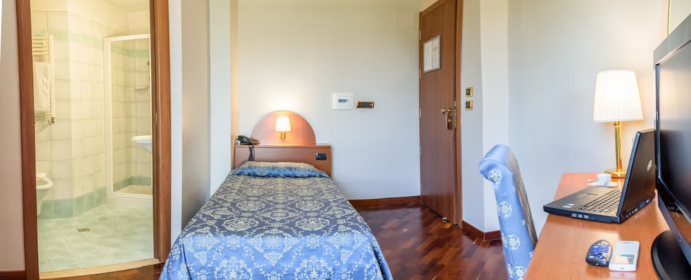 Imagen de la habitación del Hotel Excel Roma Ciampino. Foto 7