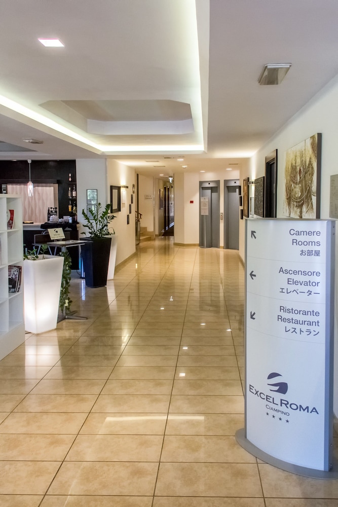Imagen de los interiores del Hotel Excel Roma Ciampino. Foto 17