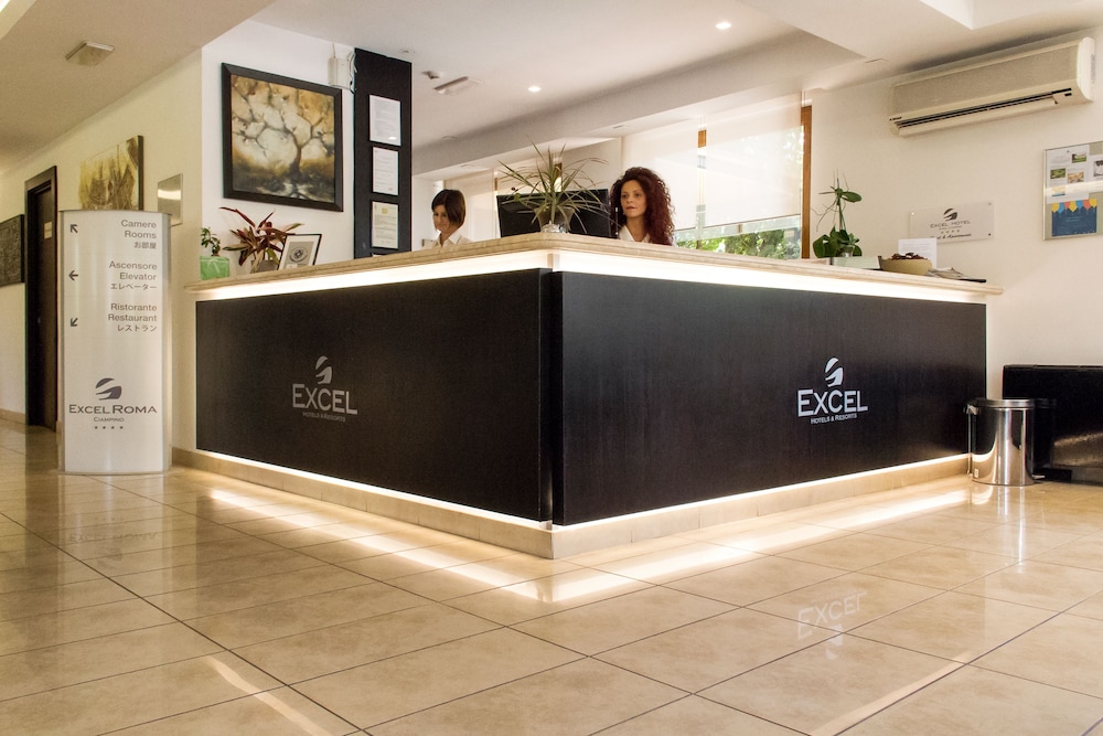 Imagen de los interiores del Hotel Excel Roma Ciampino. Foto 18