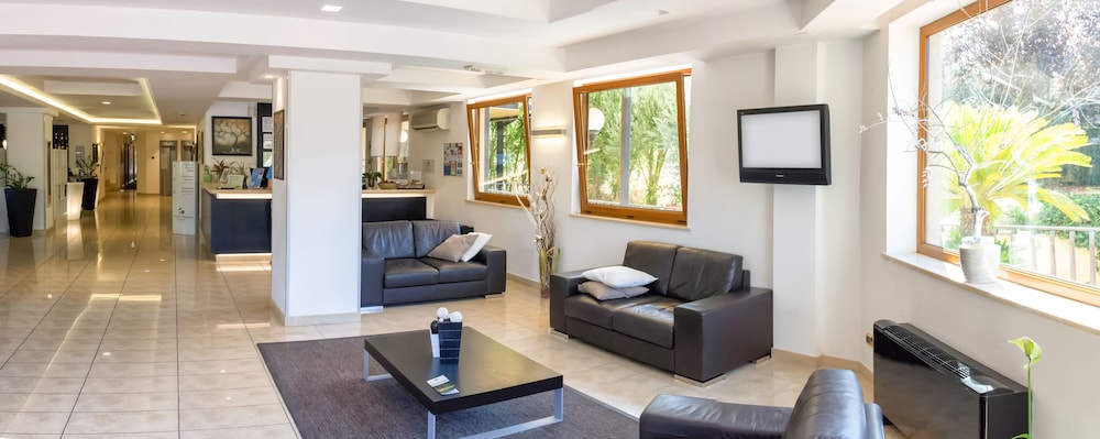 Imagen de los interiores del Hotel Excel Roma Ciampino. Foto 20