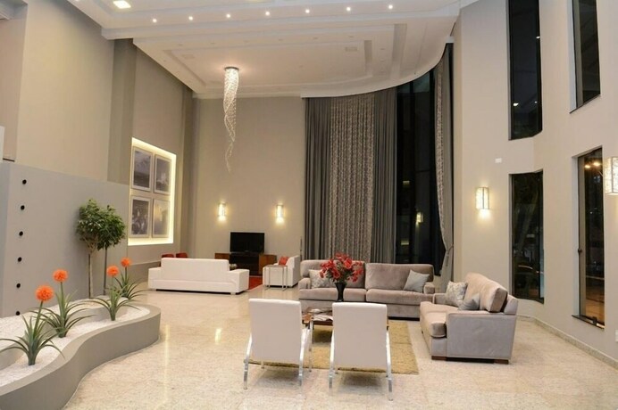 Imagen general del Hotel Excellence Plaza. Foto 1