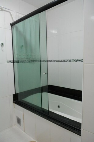 Imagen de la habitación del Hotel Excellence Plaza. Foto 32